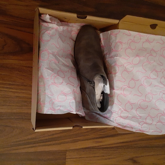 Ankle boots - Picture 2 of 3